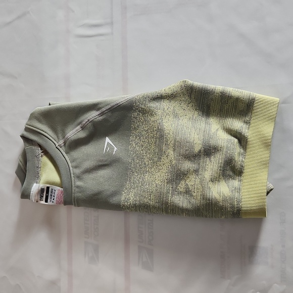 Gymshark Workout Crop Top Medium Long Sleeve Athleisure Wear - Picture 4 of 5